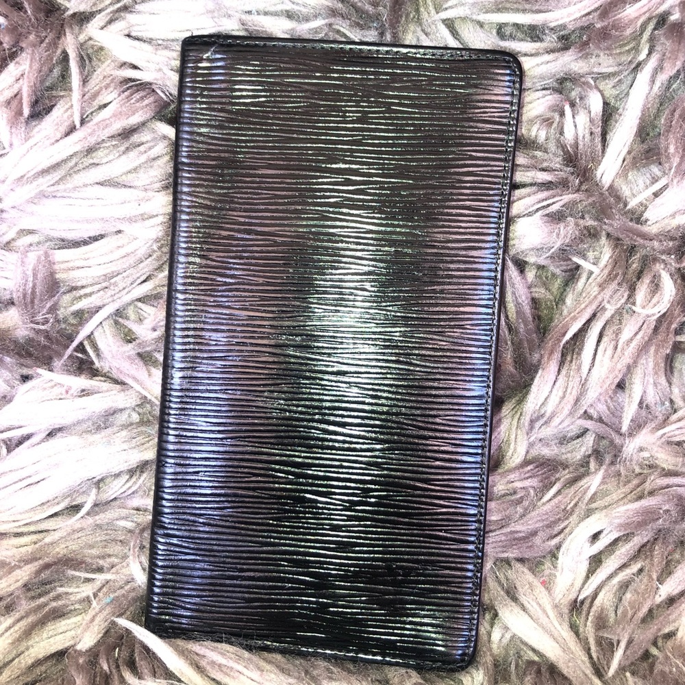 Louis Vuitton Epi Vertical bifold